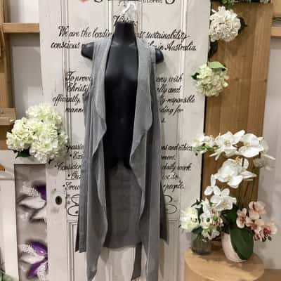 SABA BRAND! Womens  Size L Silver! BEAUTIFUL LONGLINE VEST WITH TIE WAIST! GREAT FOR ADDING A LITTLE SOMETHING EXTRA TO ANY OUTFIT! LIGHTWEIGHT!