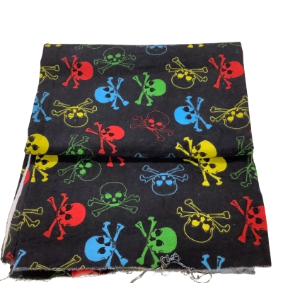 Soft Flanellette Black with Skulls 106 x 117 cm      f3