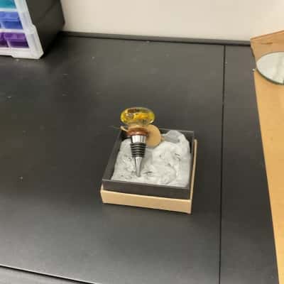 RealArtDesigns resin bottle stopper 