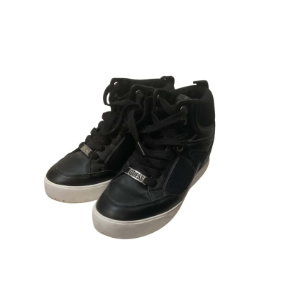 Women’s Guess  Size 7 Sneakers Black  / White 
