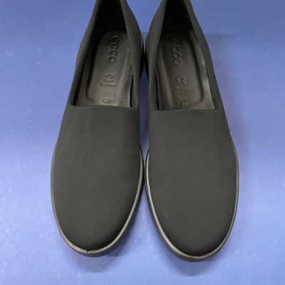 Ecco Womens  Size 40 Flats Black  
