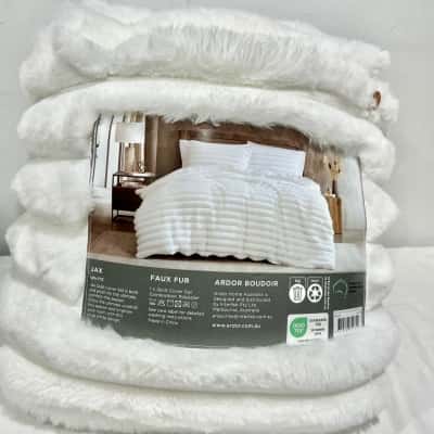 BNWT Ardor Boudor Jax White Faux Fur Queen Quilt Cover Set RRP $179.95