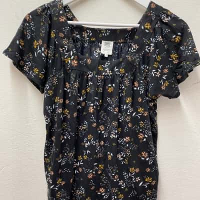Rivers Women's shirt Size 8 Black/ Floral 