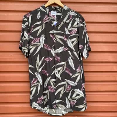 ARTICLE ONE Mens Size L Charcoal 'Paradise Beach' Short Sleeve Shirt