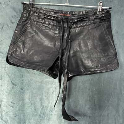 Manning Cartell Womens  Size 6 Black  leather shorts