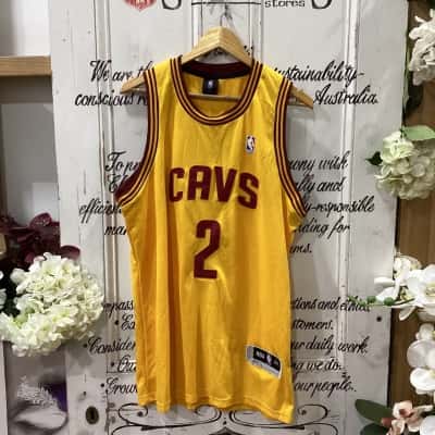 NBA BASKETBALL JERSEY VEST! CLEVELAND CAVALIERS NO; 2 KYRIE IRVING! MARQUEE PLAYER Mens Maroon / Pattern / Yellow 