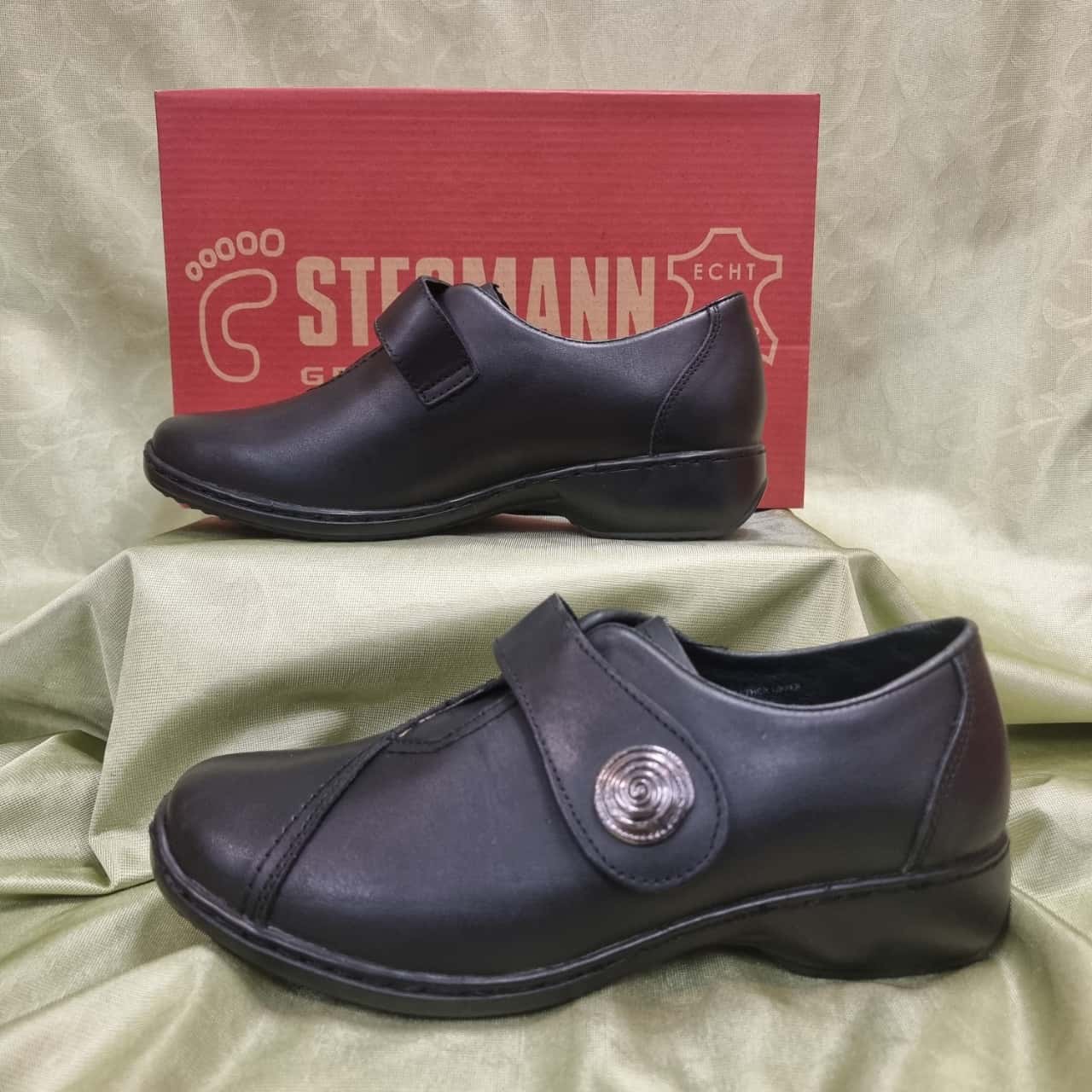 black loafers size 7