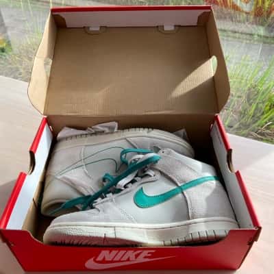 Nike Kids Size 5 Green / White ‘Dunk HI SE’ Light Bone / Green Noise