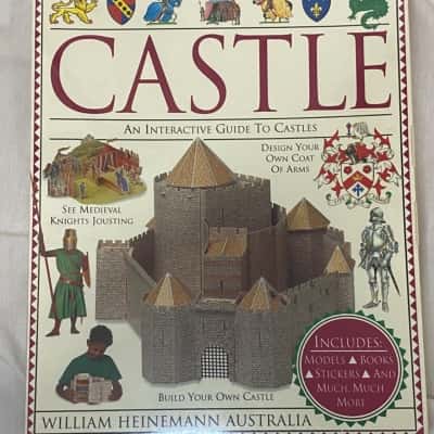 Dorling Kindersley (DK) Action Pack "CASTLE"