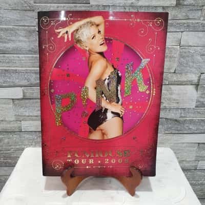P!NK funhouse tour 2009 photography book