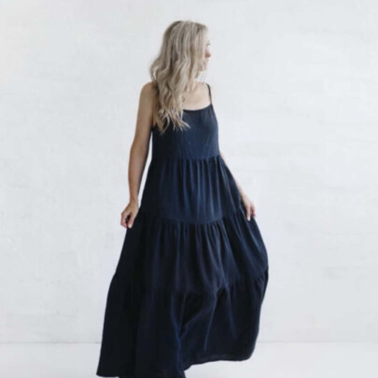 SEASIDE TONES Strappy Tiered Navy Relaxed Linen Maxi Dress Suit 8-12 AU (s)