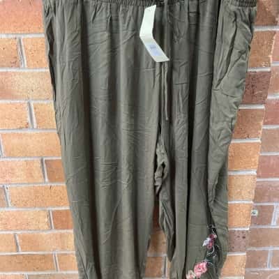 beme Womens  Size 18 Pants 