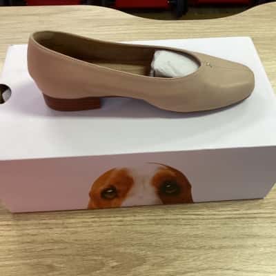 Hush Puppies Womens  Size 6 Flats Cream 