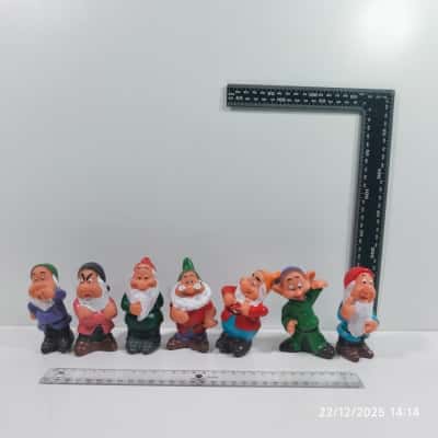 7 Little Dwarfs Vintage Vinyl Figurines Set 