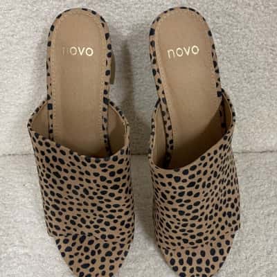 Novo Womens  Size 8 Wedges Animal print 