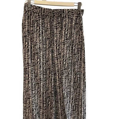 “Sportscraft” Womens  3/4 pants-Size 8 Black  / White 