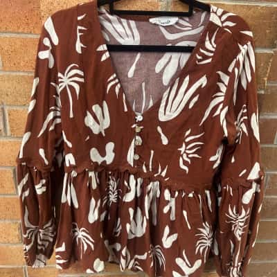 Miracle Womens  Size 8 Brown / Pattern Top 