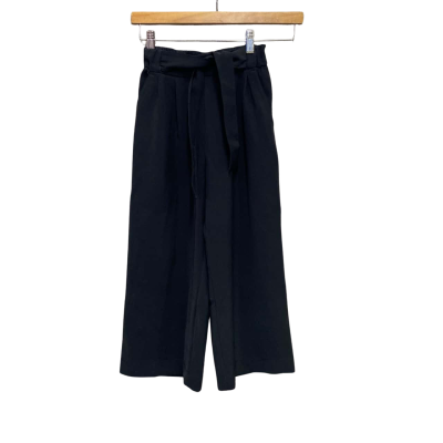 Lululemon Womens  Size 2 Capris Pants Black  