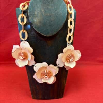  Women's Lovisa Bohemian Style Chunky Statement Necklace Featuring Large Peach Coloured Acrylic Roses