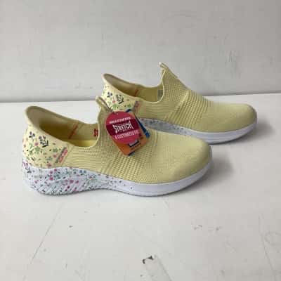 NEW - Skechers Slip Ins  Womens  Size 40 Yellow runners