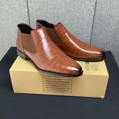  Mens ankle boots in box Size 43 Brown 