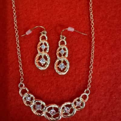  Women's Coretta Necklace & Earrings Set featuring Glass Stones 
