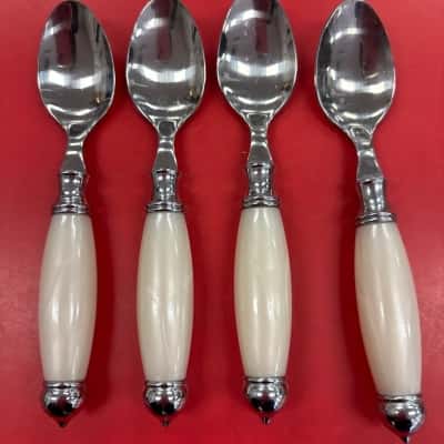 X4 Maxwell & Williams art deco styled with mother of pearl or resin-handled tea spoons handles 