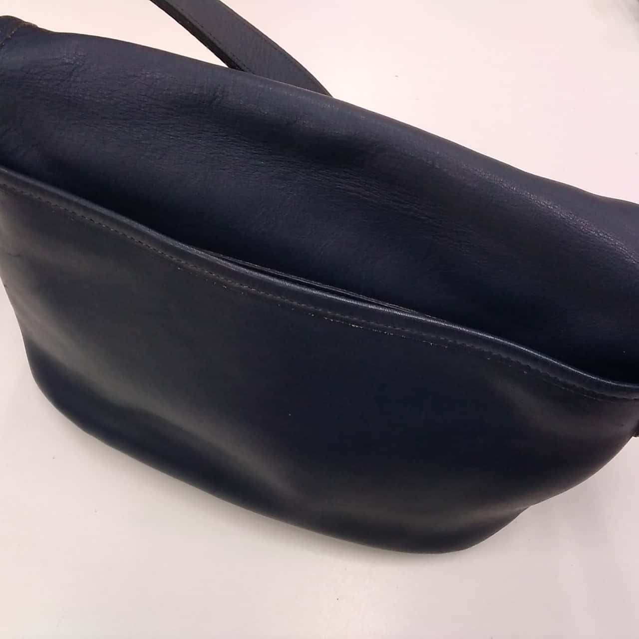 COACH Navy Leather No. F7M4150 Cross Body Bag (177)(s)