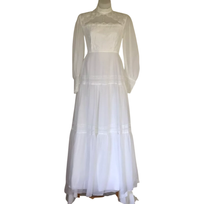 Vintage. 1970s Made in England.  Lace Wedding Dress.   Size 14 