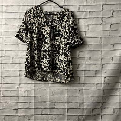  Womens  Size 10 3/4 Sleeve Shirt Black  / Pattern / White 