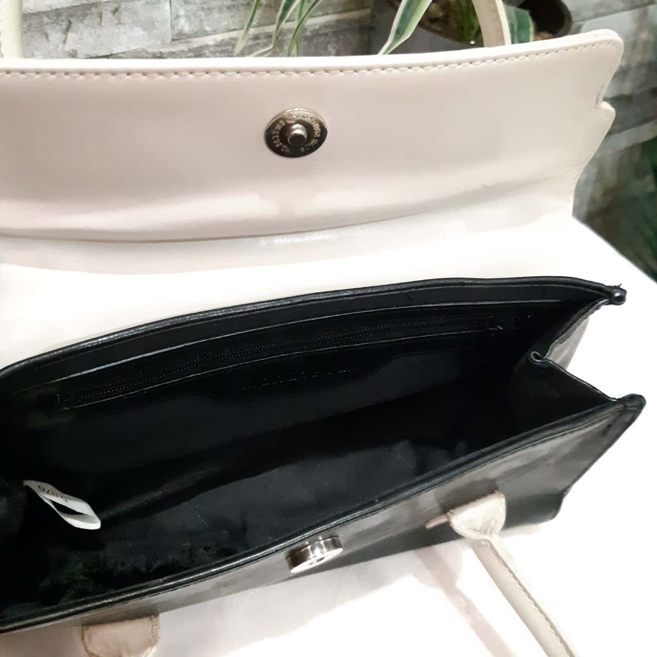 Diana Ferrari Womens Small Handbag Black / Cream