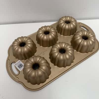 NEW - Nordic Ware Bundtlette Pan