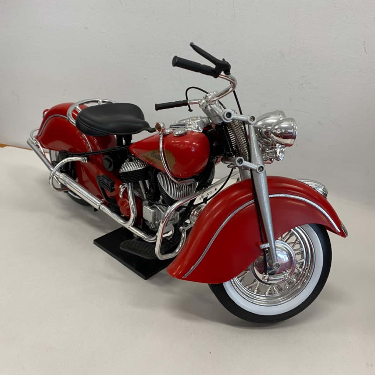 セール　Indian Motorcycle 1/6スケール 赤 Indian Motorcycle 1/6 Scale Red Die Cast Toy Metal Model