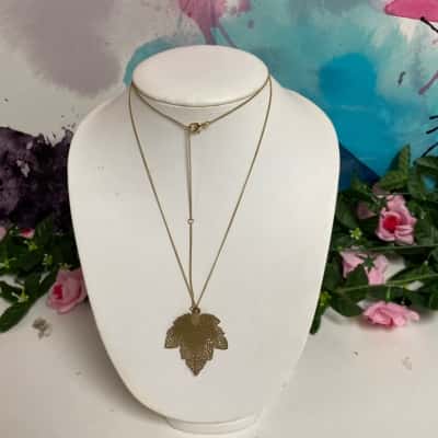 Beautiful leaf necklace- costume jewellery 