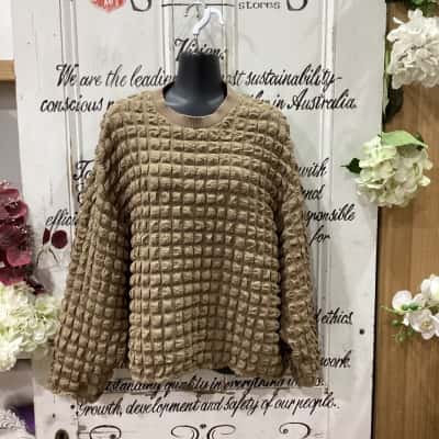 Piper Brand! TRENDY BUBBLE DETAILED MATERIAL CREWNECK JUMPER! Womens  Size S Crew Neck Jumper / Jumper Brown 