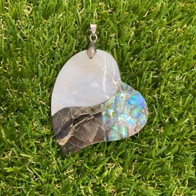  Womens Polished Shell Heart Pendant 