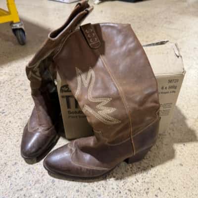  Womens  Size 37 Boots Brown Leather 