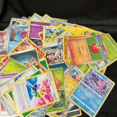 100 x Pokémon cards