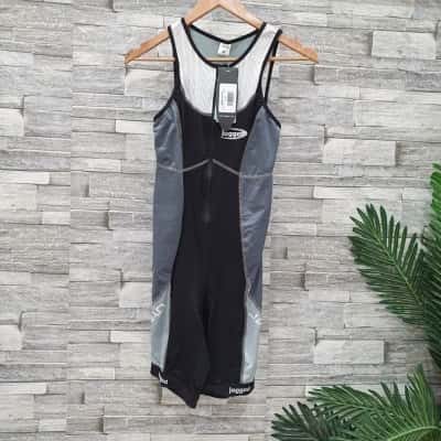 BNWT Jaggad Womens Medium Iron Suit