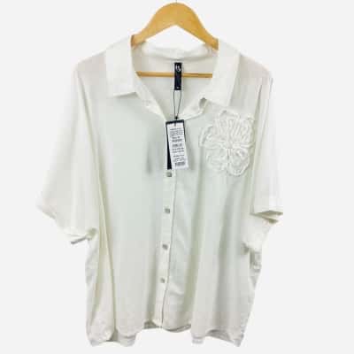 Taking Shape - White Button Up Short Sleeve Shirt (Size 20)