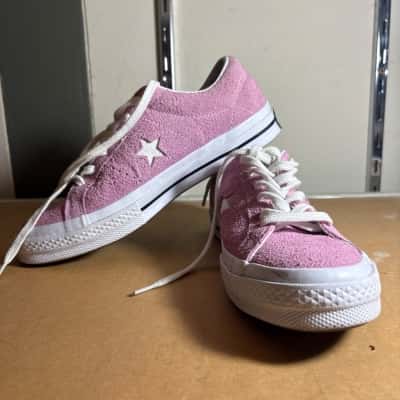 Ladies Converse Shoes Size 7 - BNWOT