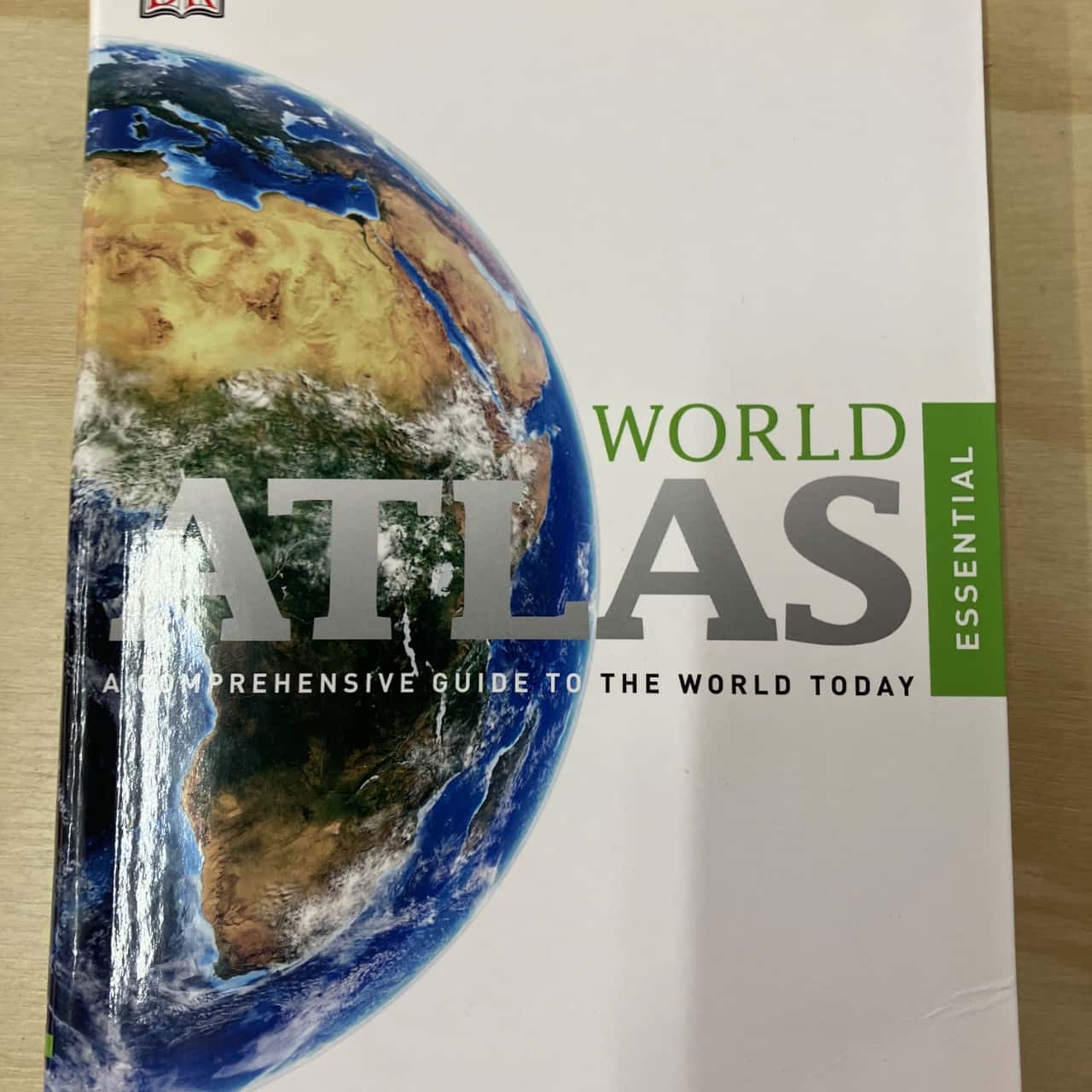 World Atlas: A comprehensive guide to the world today (s) - Used Good ...