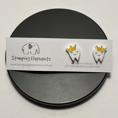 BNWT Stomping Elephants Oh so cute Teeth Stud Earrings 