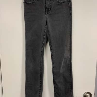 Levi's Womens 314 shaping jean Size 26 Slim Fit  in Grey 