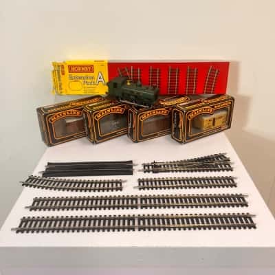 Hornby & Mainline OO Gauge Model Railway Train, Wagons & Track Bundle