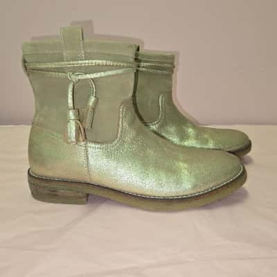 Country Road Womens  Size 36 Boots Gold 