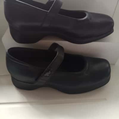 Kumfs Womens  Size 39 Flats Black  