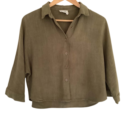Calli.  Khaki Linen Blend Short Sleeve Shirt.    Size 6 