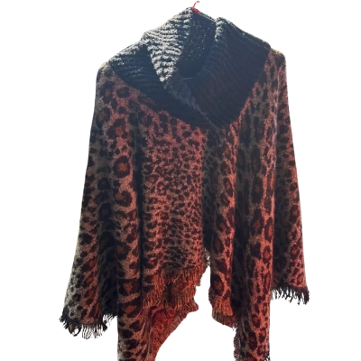 Noni B Womens  Size One Size Animal Cowl Neck poncho Doeskin