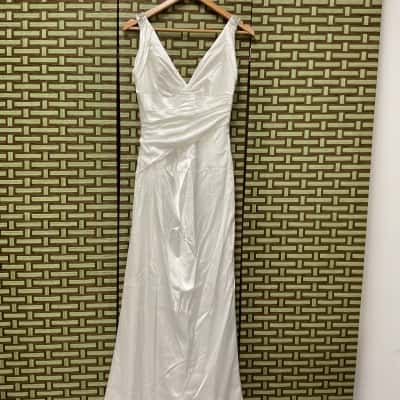 Stunning NEW Sophia Tolli Women's  Size 6 Wedding Bridal Bridesmaid Formal Dress Sleeveless Beaded Straps Gown Vneck Satin 